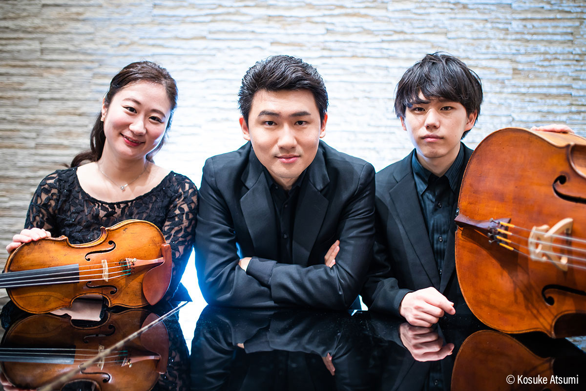 ピアノ三重奏　葵トリオ ©Kosuke Atsumi